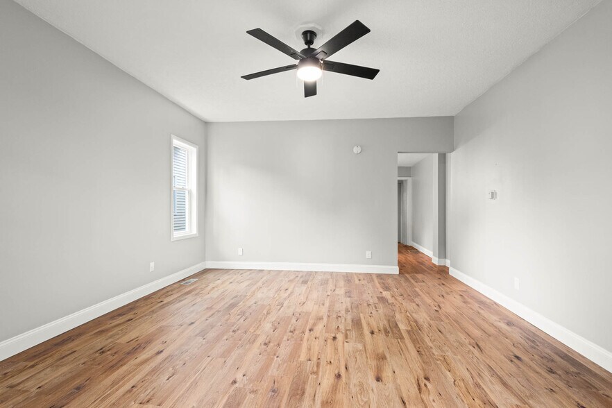 Primary Photo - 208 S Swan St