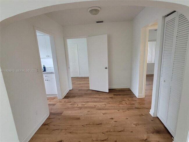 Building Photo - 3433 SW 12th St