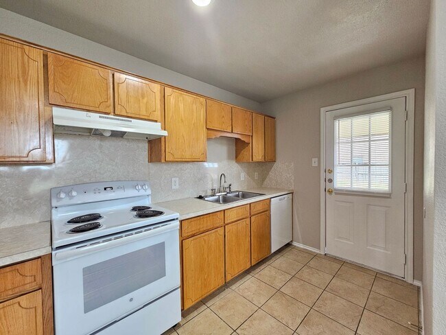 Building Photo - 4601 Hudson Dr