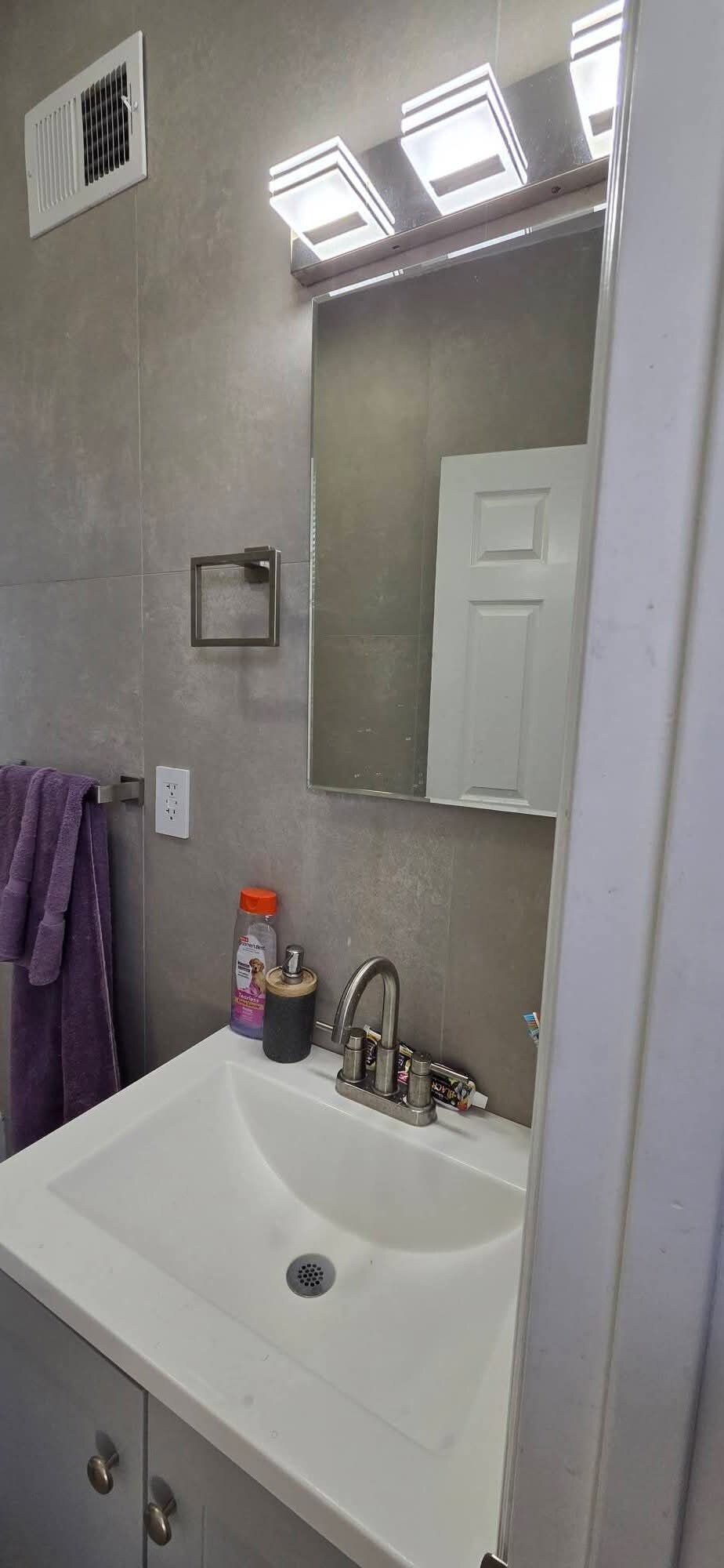 Building Photo - 35 Vernon Ave