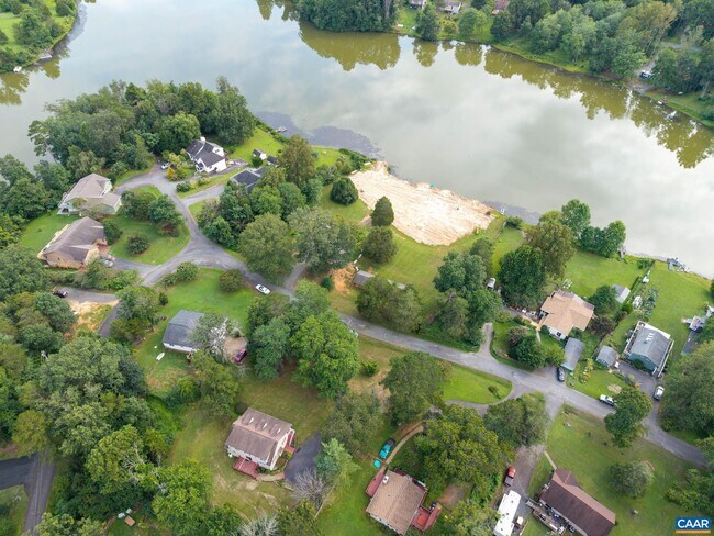 Building Photo - 497 Sunset Dr