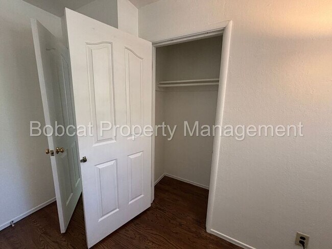 Building Photo - 750 Crain St