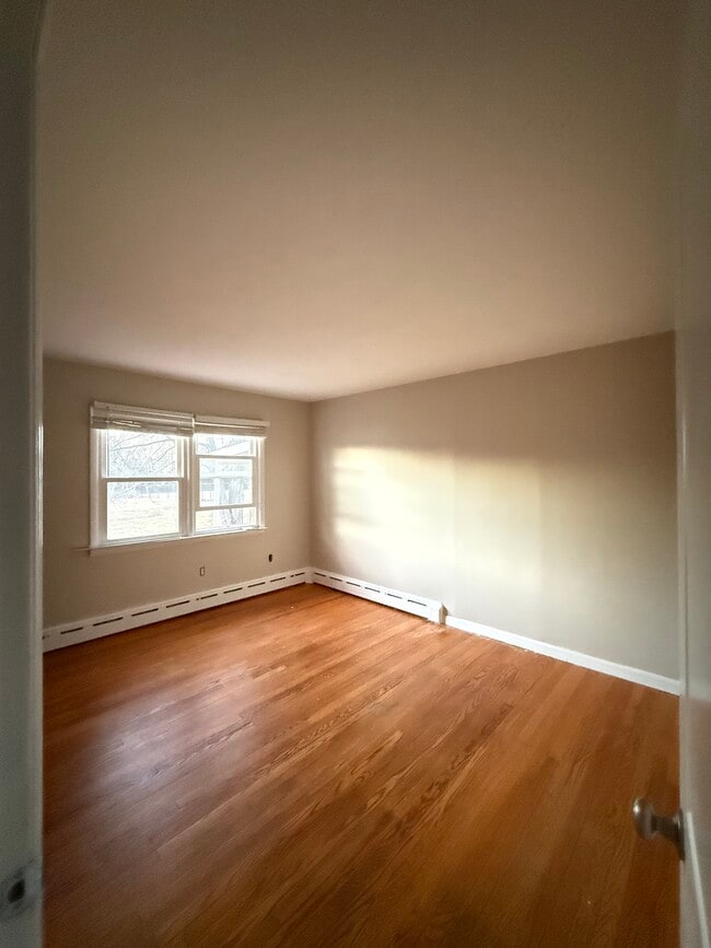 Building Photo - 500 Metlars Ln