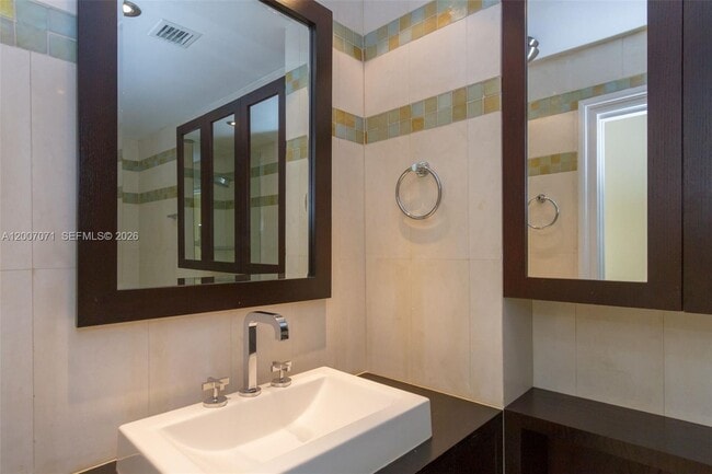 Building Photo - 888 Brickell Key Dr