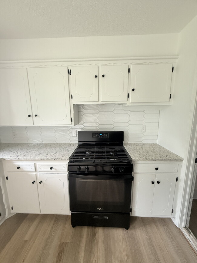 Building Photo - 4-Bedroom Home in NW OKC – Section 8 Welcome!