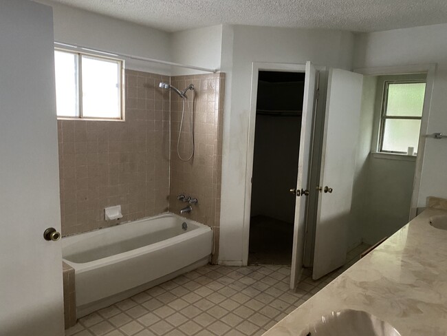 Building Photo - 9009 Wagtail Dr