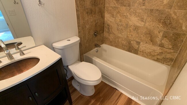 Building Photo - 210 Wallace St