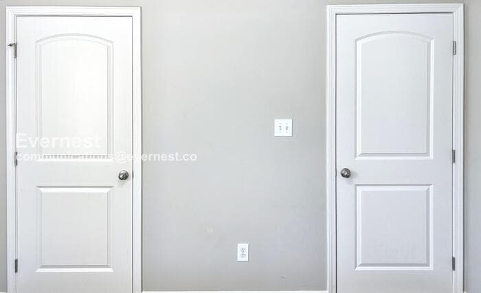 Building Photo - 215 Village Springs Dr