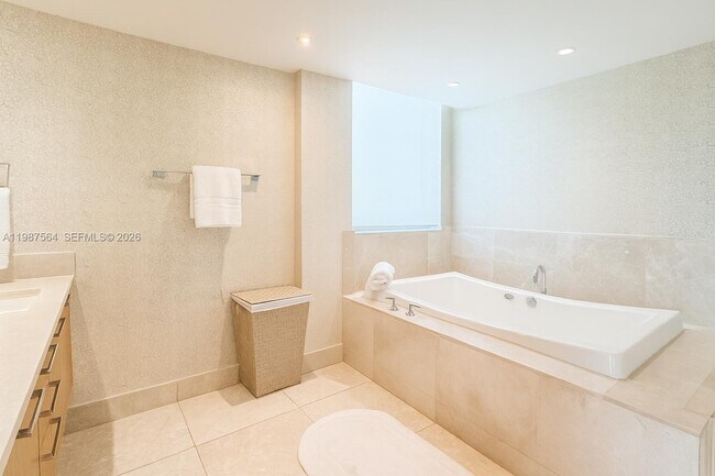 Building Photo - 17001 Collins Ave