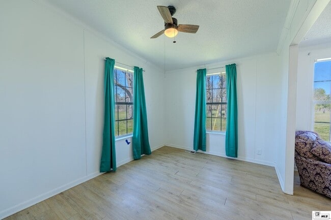 Building Photo - 205 Par Rd 2226