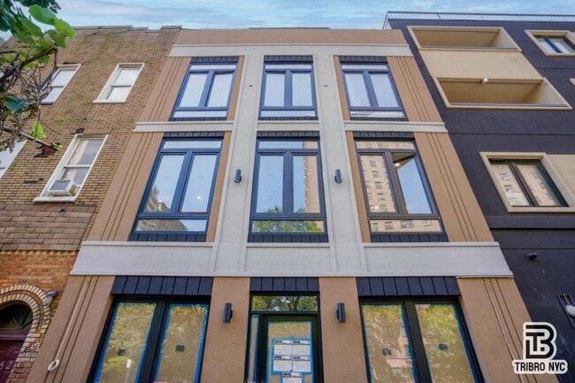 Building Photo - 3 bedroom in Brooklyn NY 11206