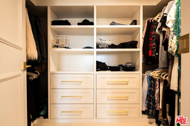 Building Photo - 13700 Marina Pointe Dr