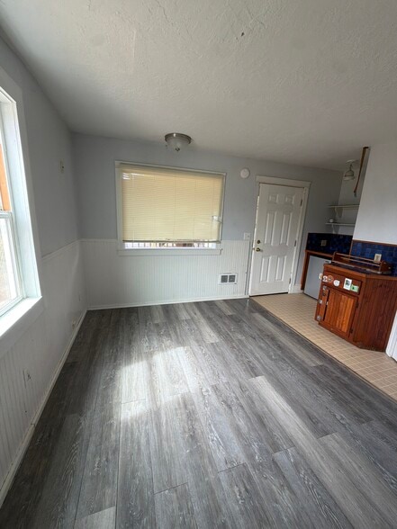 Building Photo - 430 S Holladay Dr