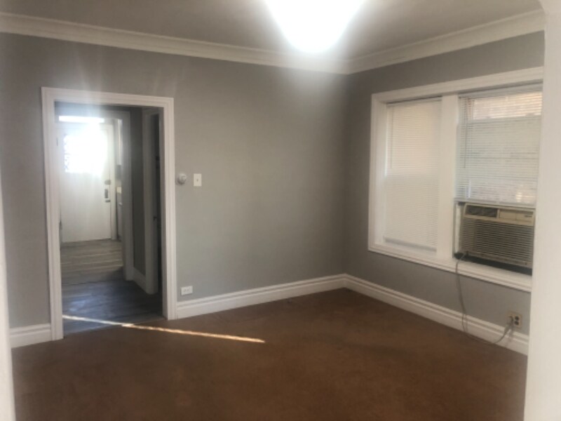 Building Photo - 2828 W Lunt Ave