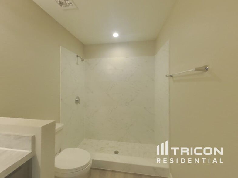 Building Photo - 6046 Eagle Pointe Dr
