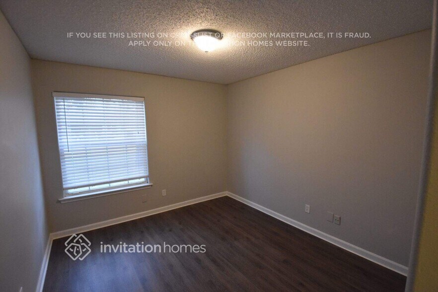 Building Photo - 2139 Lady Di Ln