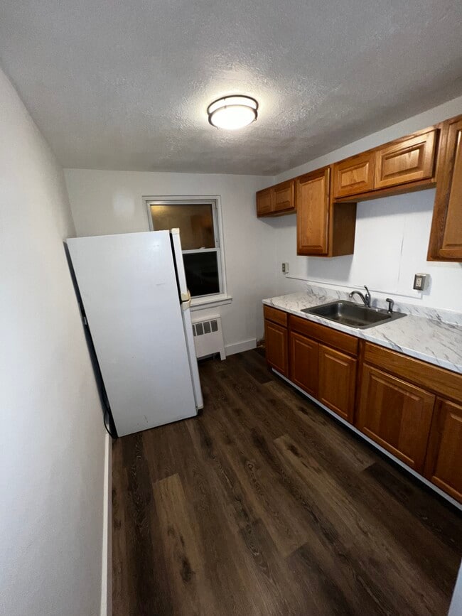 Building Photo - 9B Carolyn Ter