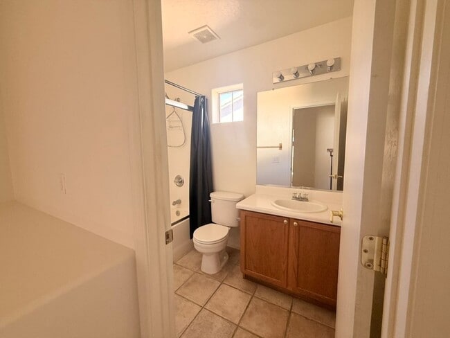 Building Photo - Cul-de-Sac Living | 3 Bed + Bonus Room | Pool + Greenbelt Views