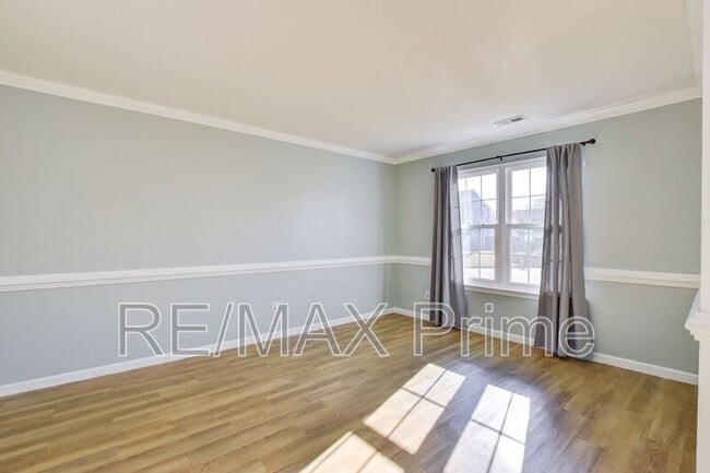 Building Photo - 214 Jouster Way