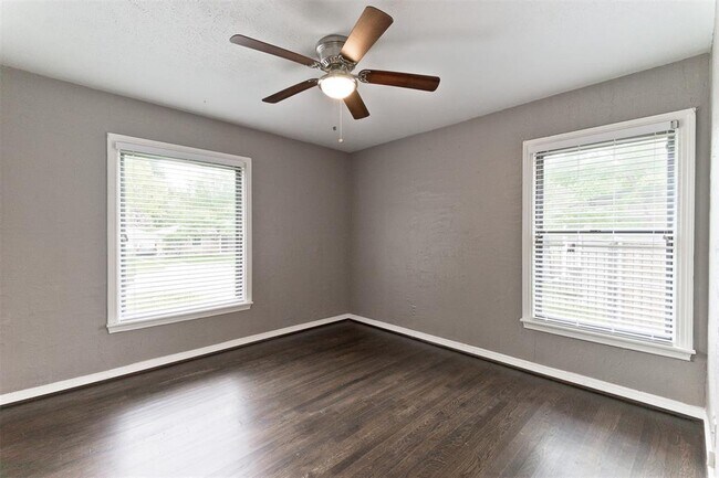 Building Photo - 515 Brookhurst Dr