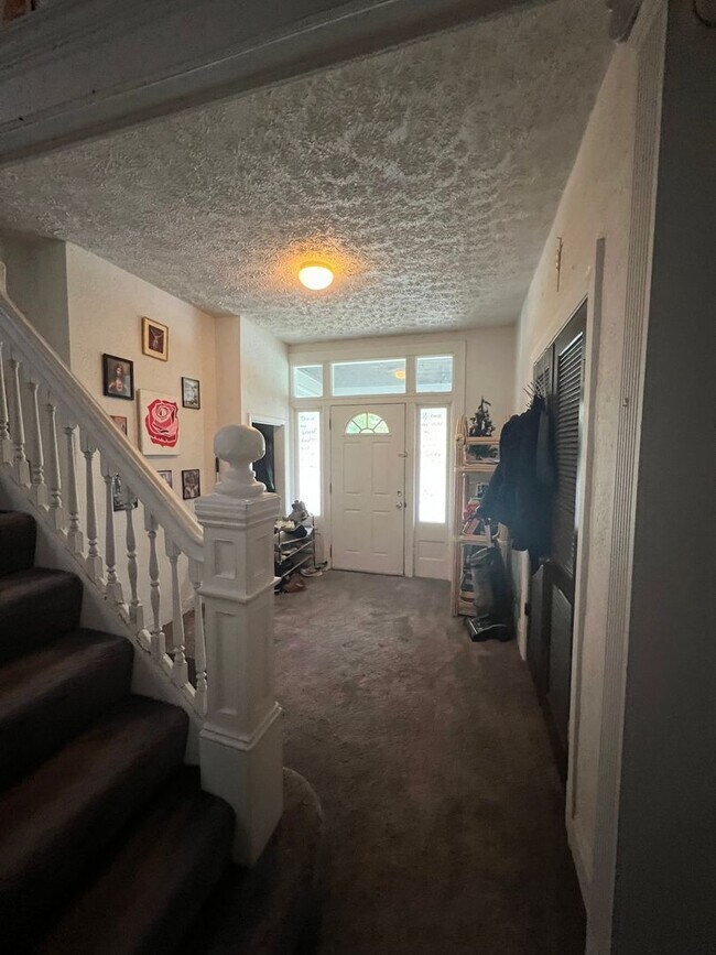 Building Photo - 353 Melwood Ave