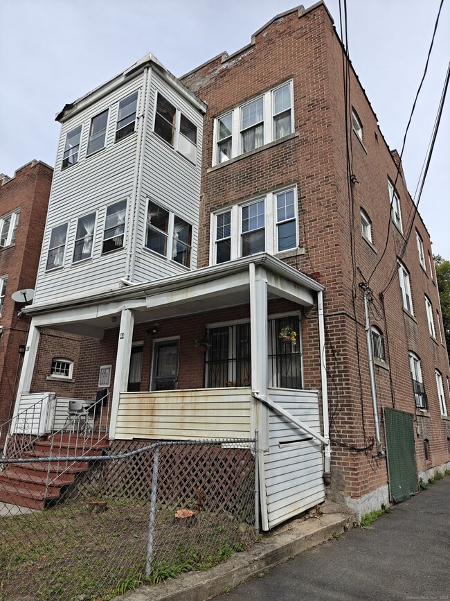 Building Photo - 42 Groton St