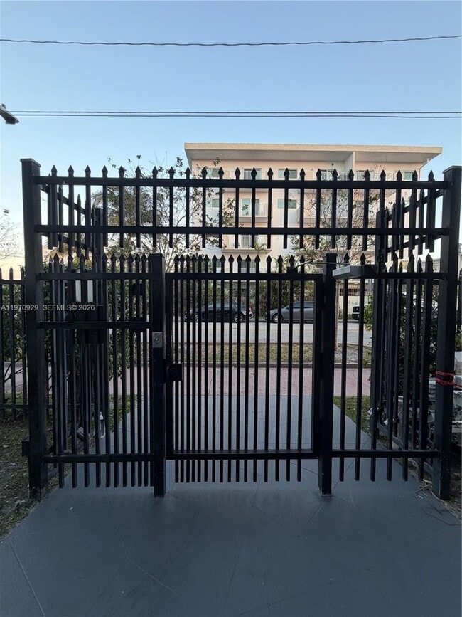 Building Photo - 7900 Tatum Waterway Dr