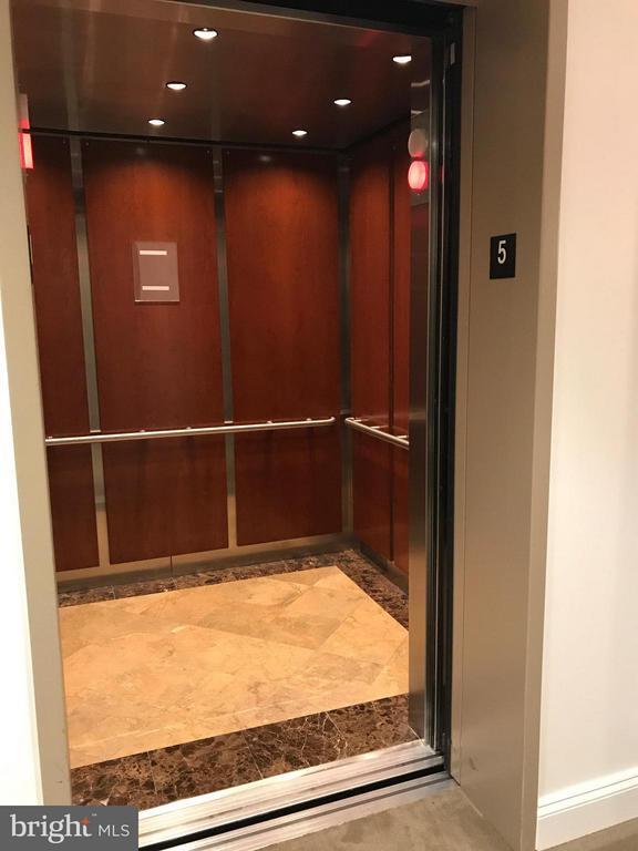 Building Photo - 11760 Sunrise Valley Dr