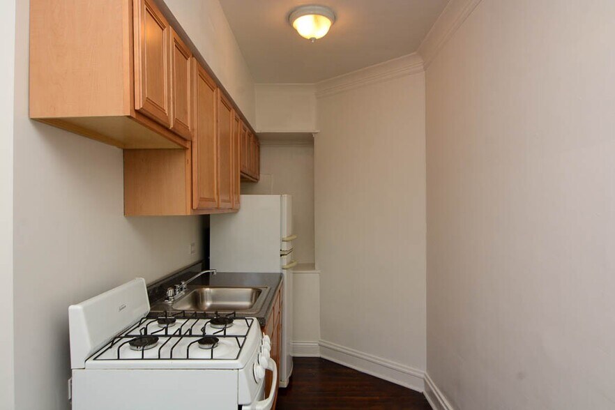 Building Photo - 4752 N Paulina St