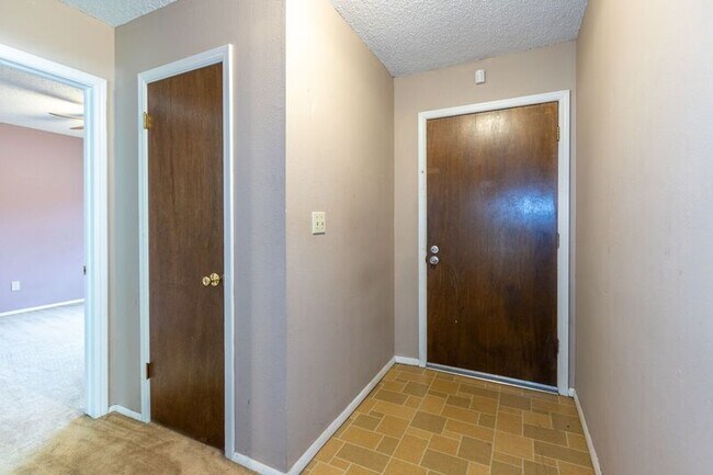 Building Photo - 6125 S Troost Ave