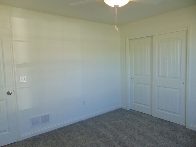 Building Photo - Sensational 3 Bed 2 Bath House!