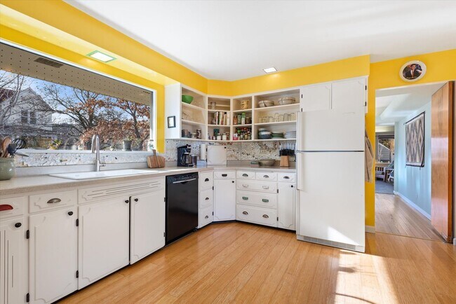 Building Photo - 1501 Cedar St