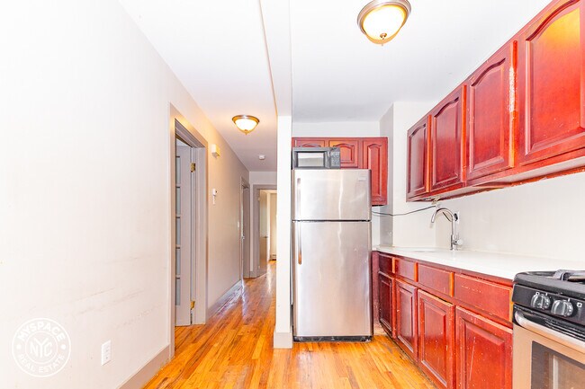 Building Photo - 966 Myrtle Ave