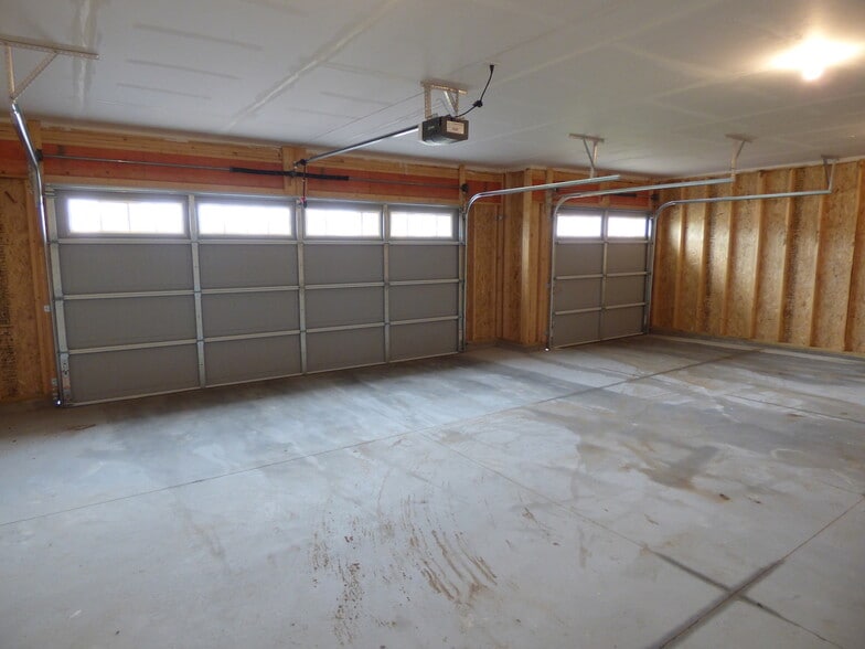 Building Photo - 1025 Pheasant Run