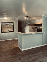 Building Photo - 1800 N Live Oak St