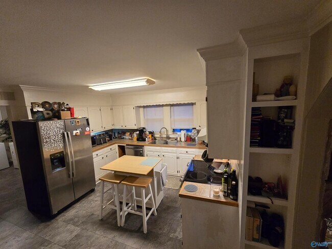 Building Photo - 410 McCullough Ave NE