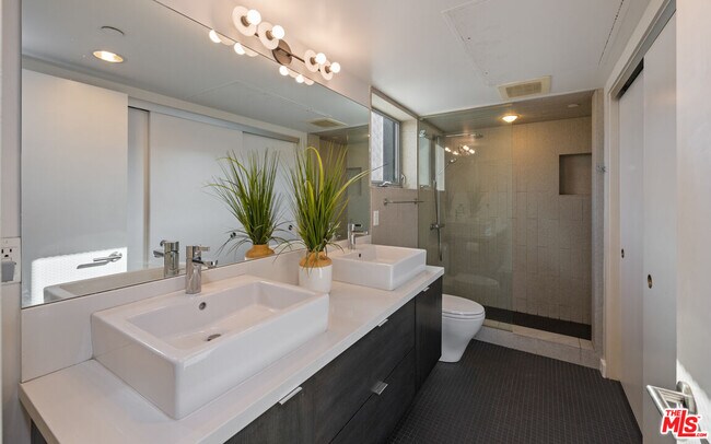 Building Photo - 751 N Fairfax Ave