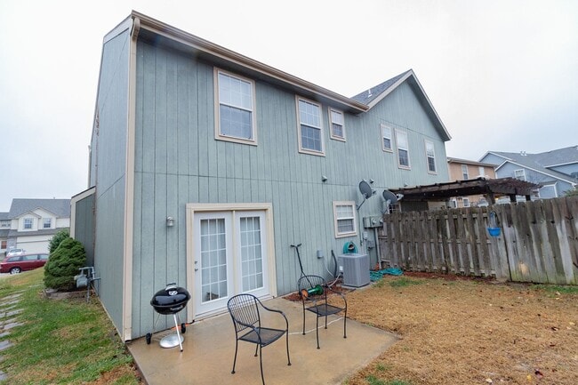 Building Photo - Spacious Town House for Rent