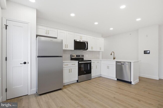 Building Photo - 100 W Front St