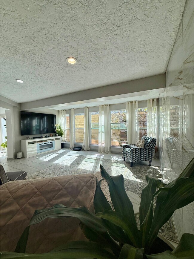 Building Photo - 3222 Freshmeadows Dr