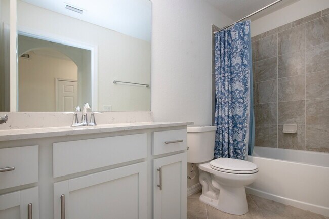 Building Photo - Riverfront Condo - 2 bed - 2 bath for rent