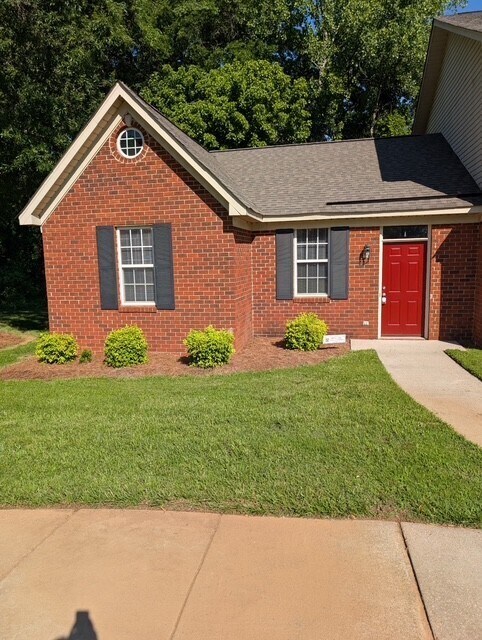 Building Photo - Private One-Level Living Awaits at The Arbors Townhomes!