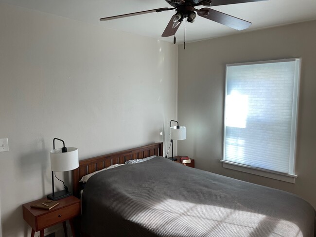 Bedroom. - 826 Hall St