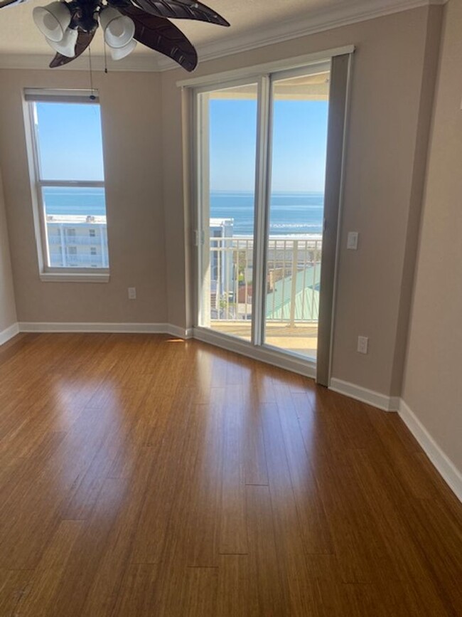 Building Photo - Fabulous Ocean Views!