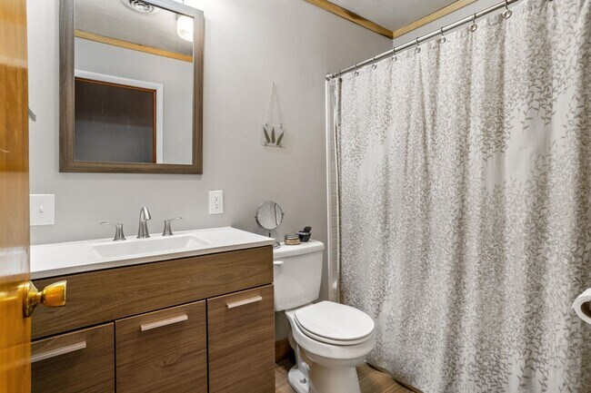 Building Photo - 3 Bedroom / 2.5 Bath Home ? Johnson City, TN