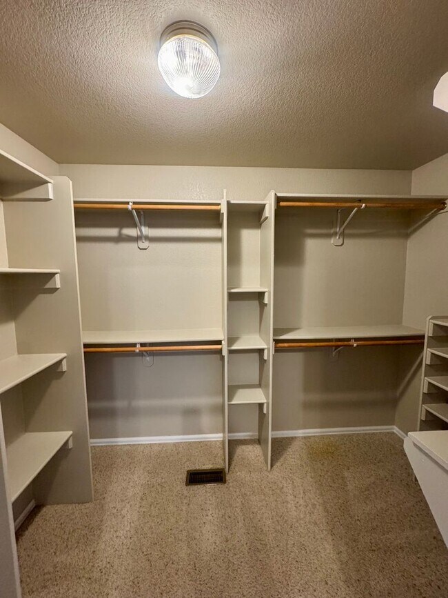 Building Photo - Beautiful home in Pulpit Rock with Stunning Mountain Views