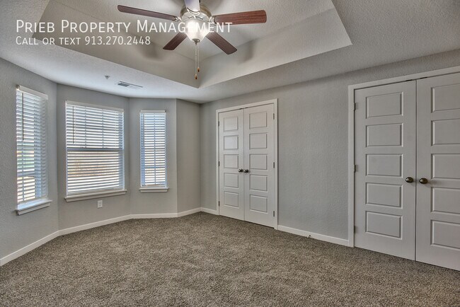 Building Photo - Parkview Apartments - Available October 10th