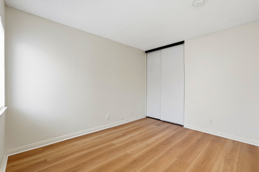 Building Photo - 13901 Olive View Ln