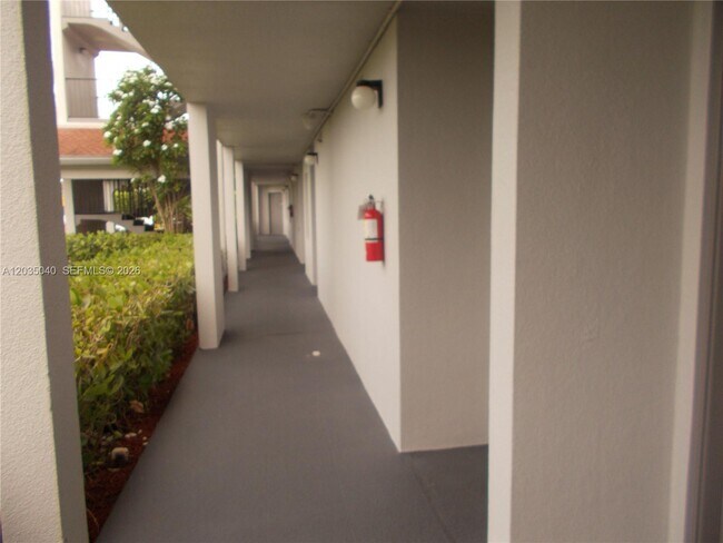 Building Photo - 1400 SW 124th Terrace