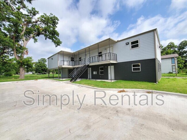 Building Photo - Wesley Street 2004